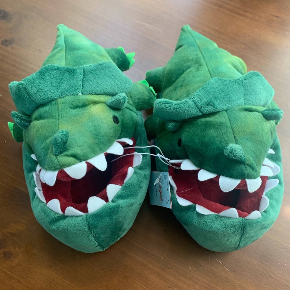 CAT & JACK Kids’ Dylan Ankle Biter Slippers